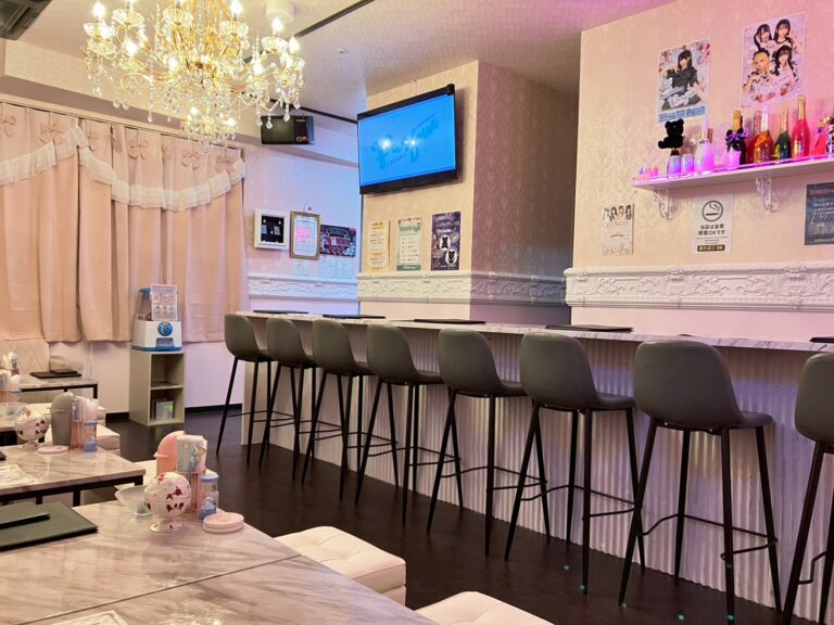 福岡 天神に『香水』コンセプトカフェ「PARFUN福岡天神店」出店